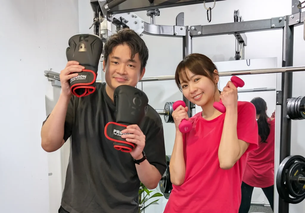 トレーニング終わったお客様とトレーナーの画像