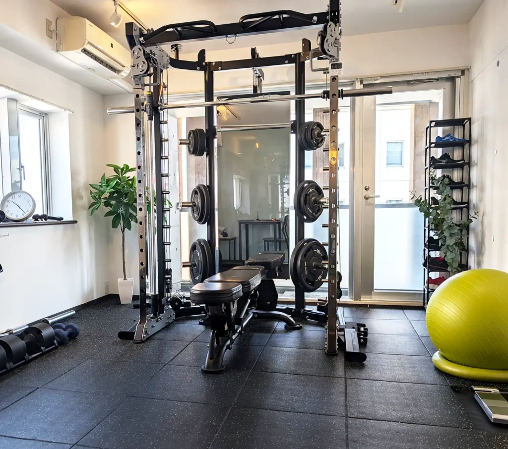 志木のパーソナルジムGymも。志木店のトレーニングルームとパワーラック